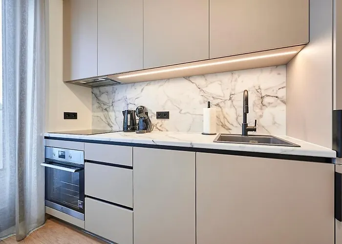 Brand New 2026 - Self Check-in - Balcony - Near Hilton Daire *